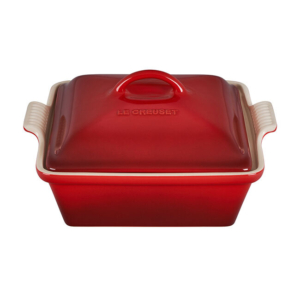 Heritage Square Covered Casserole 2.5 Qt Cerise